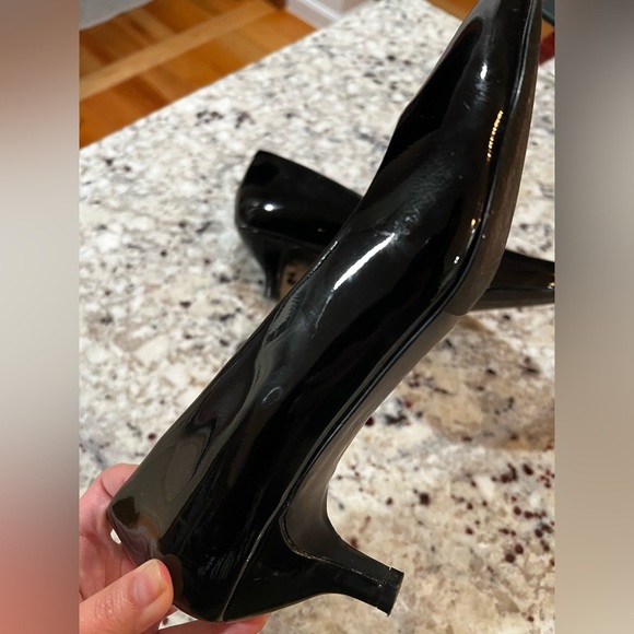 Trotters Women’s Black Patent Leather Pointed Toe 2” Heel Size 10 - Picture 4 of 12